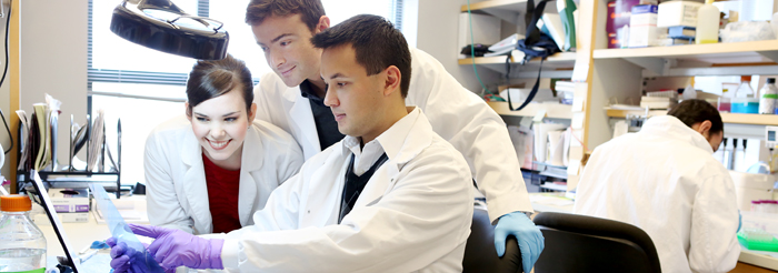medical_students_research_lab
